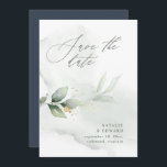 Wasserfarbenes Blattwerk und metallische Goldhochz Save The Date<br><div class="desc">Ethische Aquarellfolien und metallische goldene Wirkung Hochzeit speichern das Datum einladen. Mit schönen Aquarelldetails. Diese moderne Hochzeitsfeier lädt zum Set des Stils für Ihren großen Tag ein.</div>