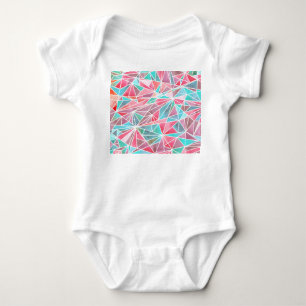 Wasserfarbige Dreiecke, helles Sommermosaik. Baby Strampler
