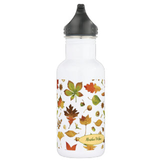 Wasserflasche mit Herbstlaub und Namen
