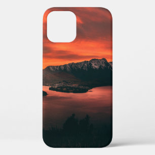 WASSERKÖRPER IN DER NÄHE DER BERGE AN DER GOLDENST Case-Mate iPhone HÜLLE