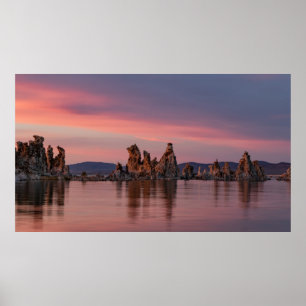 WASSERKÖRPER IN DER NÄHE VON STEINEN POSTER