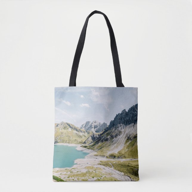 WASSERKÖRPER UMGEBEN VON BERGEN (Vorderseite)