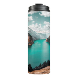 WASSERKÖRPER ZWISCHEN BRUNNEN BERGEN THERMOSBECHER