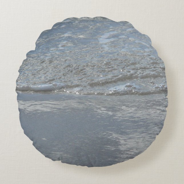 Wasserlappen auf Abstrakter Fotografie am Strand Rundes Kissen (Vorderseite)