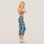Wasserlilien von Claude Monet, Vintager Impression Capri Leggings<br><div class="desc">Wasserlilien (1914) von Claude Monet ist ein Vintages impressionistisches Kunstmalerei. Eine von vielen Variationen von Wasser-Lilie-Blumenbildern, die Monet in seinem Blumengarten in Giverny, Frankreich, vom Teich gemalt hat. Über den Künstler: Claude Monet (1840-1926) war Gründer der französischen impressionistischen Malerei, wobei die meisten seiner Gemälde "en plein air" (im Freien) Stil...</div>