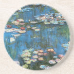Wasserlilien von Claude Monet, Vintager Impression Untersetzer<br><div class="desc">Wasserlilien (1914) von Claude Monet ist ein Vintages impressionistisches Kunstmalerei. Eine von vielen Variationen von Wasser-Lilie-Blumenbildern, die Monet in seinem Blumengarten in Giverny, Frankreich, vom Teich gemalt hat. Über den Künstler: Claude Monet (1840-1926) war Gründer der französischen impressionistischen Malerei, wobei die meisten seiner Gemälde "en plein air" (im Freien) Stil...</div>