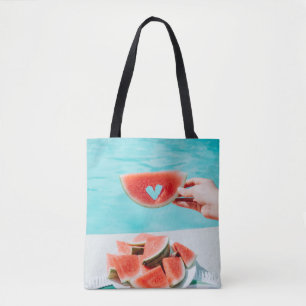 Wassermelone in Scheiben auf weißem Papier