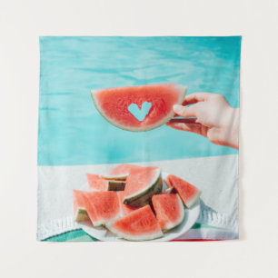 Wassermelone in Scheiben auf weißem Papier Wandteppich
