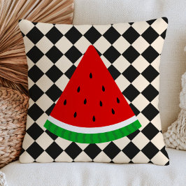 Wassermelonen-Scheibe auf Schwarz-Weiß-Diamantmust Kissen