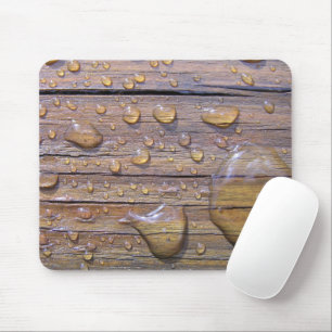 Wasserperlen auf festem Holzfoto Mousepad