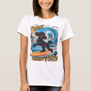 Wasserschwarzes Poodle: Surfen in der großen Welle T-Shirt