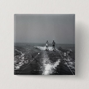 Wasserskifahren mit zwei Leuten Button