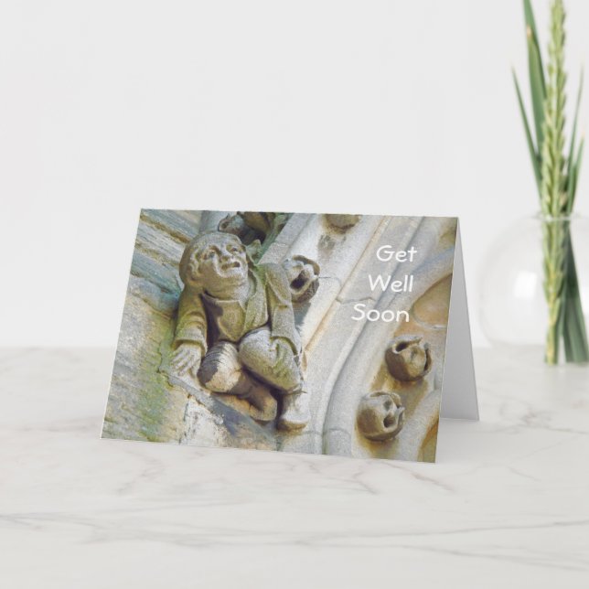 Wasserspeier, der Kniekarte hält Karte (Vorderseite)