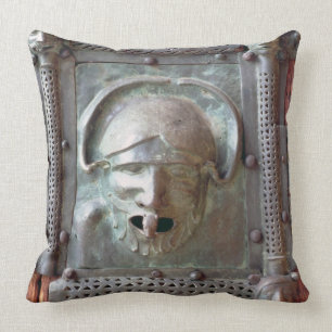 Wasserspeierplatte von der links Tür des Portals, Kissen