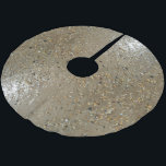 Wassersportzentrum Muscheln Beach Sand Summer Polyester Weihnachtsbaumdecke<br><div class="desc">Ideal für die Dekoration von Ferien! Der Weihnachtsbaumrock zeigt ein originelles Farbfoto von Felsen, Kies und Muscheln am Meeresrand entlang eines Sandstrandes. Dieses Design ist auch auf anderen Produkten erhältlich. Sehen Sie nicht, wonach Sie suchen? Brauchen Sie Hilfe bei der Anpassung? Kontaktieren Sie Rebecca, um etwas für Sie entworfen zu...</div>