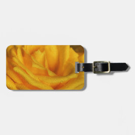 Wassertropfen an der eleganten Gelben Rose Gepäckanhänger