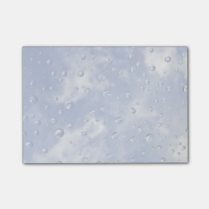 Wassertropfen auf Glas Post-it Klebezettel