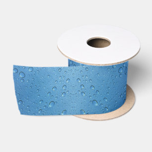 Wassertropfen gegen blauen Himmel Satinband