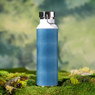 Wassertropfen gegen blauen Himmel Trinkflasche