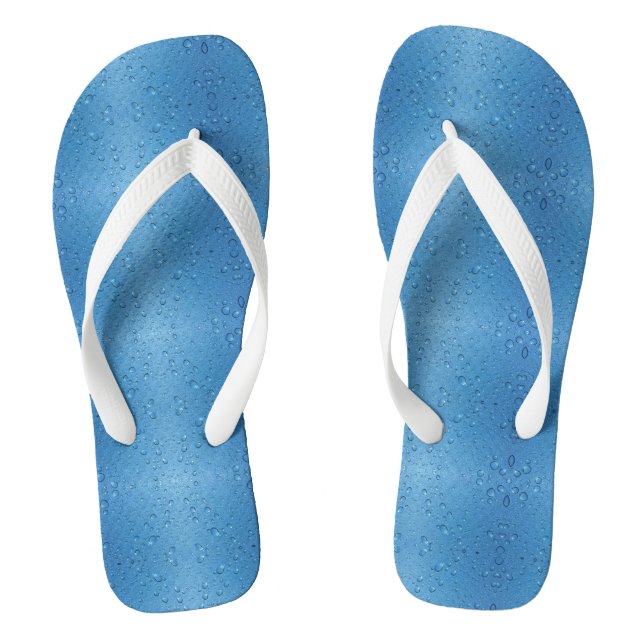 Wassertropfen gegen den blauen Himmel Flip Flops (Fußbett)