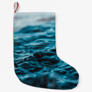 WASSERWELLE IN NAHAUFNAHME-FOTOGRAFIE KLEINER WEIHNACHTSSTRUMPF
