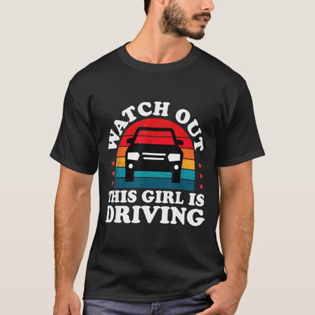 Watch Out This Girl Is Driving Funny New Driver Gi T-Shirt (Vorderseite)