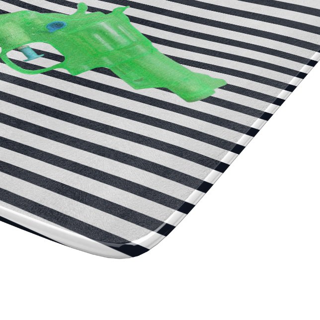 Water pistol toy Wasserpistole Spielzeug photo art Schneidebrett (Ecke)