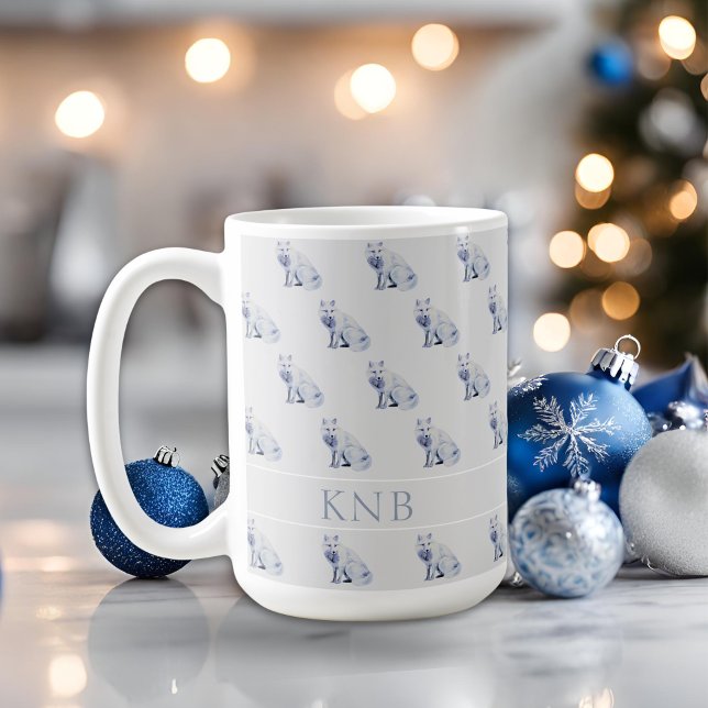 Watercolor Arctic Fox Weihnachtsmuster Monogram Kaffeetasse (Von Creator hochgeladen)