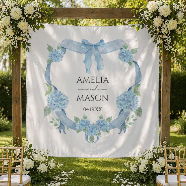 Watercolor Blue Hydrangea Crest Wedding Wandteppich (Watercolor Blue Hydrangea Crest Wedding Tapestry)