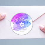 Watercolor Blue Lila Star von David Bat Mitzvah Runder Aufkleber<br><div class="desc">Fügen Sie diese wunderschönen kleinen Rundumschlag Aufkleber Siegel Jüdischen Bat oder Bar Mitzvah zu Ihren Einladungen, Umschläge, Dankeschön-Karten oder anderen Gegenständen wie Dankeschön Geschenke oder Favoriten. Für Junge oder Mädchen. Moderne, trendige, weiße Skripte Kalligrafie Buchstaben Design. Aquarellfarbener Hintergrund in blauen, aquamarinen, türkisfarbenen, violetten lila Farbtönen. Sie werden sicherlich alle mit...</div>