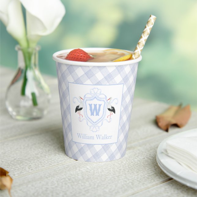 Watercolor Blue Stork Gingham Monogram Crest Pappbecher (In Situ)
