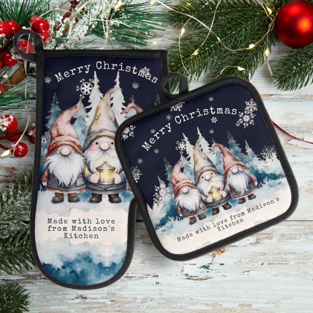 Watercolor Christmas Gnomes Personalized Ofenhandschuh & Topflappen-Set (Watercolor Christmas Gnomes Personalized Oven Mitt and Potholder Set)