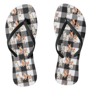 Watercolor-Corgihund im Buffalo-Karo-Muster  Flip Flops