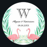 Watercolor Flamingos Palm Blätter Wedding Monogram Runder Aufkleber<br><div class="desc">Runder Hochzeitsaufkleber,  perfekt als Umschlag Aufkleber,  mit Aquarellbramingos und Blätter aus Palmen. Personalisieren Sie mit Ihrem bald freigegebenen Anfang,  Ihren Namen und Ihrem Hochzeitsdatum.</div>