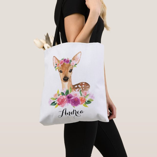 Watercolor-Kitz mit der Blumenkrone personalisiert (Von Nahem)