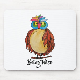 Watercolor Magical Owl mit Regenbogenfedern Mousepad