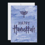 Watercolor Menorah Chanukka flache Foto-Karte<br><div class="desc">Eine Wäsche der wässrigen blauen Aufschläge als subtiler Hintergrund für eine strukturierte menorah Illustration und inky, Hand-mit Buchstaben gekennzeichneten glücklichen einen Chanukka-Text. Vergessen Sie nicht, diese ZweiFoto Feiertagskarte mit Ihren eigenen Fotos und Namenstext zu personifizieren. Fügen Sie Ihre eigene spezielle Touch mit "besonders anfertigen es" Wahlen und ändern alles von...</div>