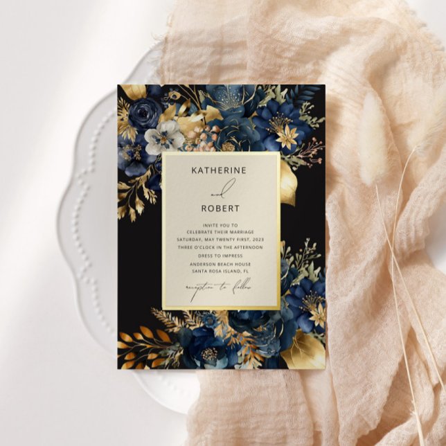 Watercolor Midnight Blue Gold Floral Wedding Folieneinladung (Von Creator hochgeladen)