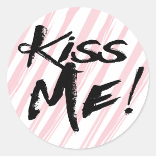 Watercolor Schwarz Love Kiss Me Rosa Streifen Runder Aufkleber