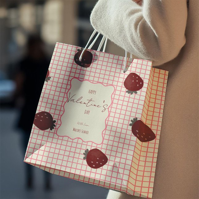 Watercolor Strawberries on Pink Grid- Valentine Mittlere Geschenktüte (Von Creator hochgeladen)