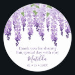 Watercolor Wisteria Vielen Dank | Bat Mitzvah Runder Aufkleber<br><div class="desc">Dieses Design bietet elegante Aquarellwein-Blume in sanften Lavendel und lila mit grünen Blätter auf weißem Hintergrund mit Ihrem Bat Mitzvah Dankeschön-Nachricht und das Datum unten. Personalisieren Sie den Text in den Textfeldern, indem Sie ihn bearbeiten. Für Sie entworfen von Evco Studio www.zazzle.com/store/evcostudio #mitzvah #batmitzvah #evplanner #mazeltov #jewish #mitzvahswag #Party #jewishlife...</div>
