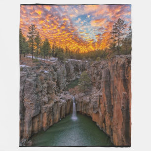 WATERFALL at SUNSET Fleecedecke