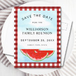 Watermelon Family Wiedersehen Save the Date Ankündigungspostkarte<br><div class="desc">Planen Sie eine Wiedersehen? Lass deiner Familie,  das Datum mit diesen Save the Date Postkarten zu kennen. Sie sind mit Wassermelonen in Aquarelltönen und blauem Himmel auf einem roten und weißen Büffel-Karo-Hintergrund dekoriert. Einfach anpassbar. Original Wasserfarbe © Michele Davies.</div>