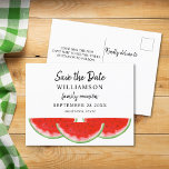 Watermelon Family Wiedersehen Save the Date Ankündigungspostkarte<br><div class="desc">Lass Deiner Familie das Datum ihrer Wiedersehen mit dieser sommerlichen Postkarte Save the Date wissen. Es hat eine rote Wassermelone. Einfach mit Ihrem Namen und Ihren Details anpassbar. Weil wir unsere Kunstwerke erstellen,  werden Sie dieses exakte Bild von anderen Designern nicht finden. Original Wasserfarbe © Michele Davies.</div>