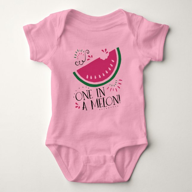Watermelon One in einem Melon Baby Romper Strampler (Vorderseite)