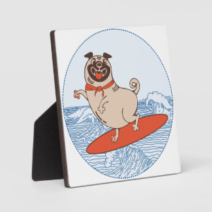 Wave reitet Hund auf Surfbrett mit Happy Mops Fotoplatte