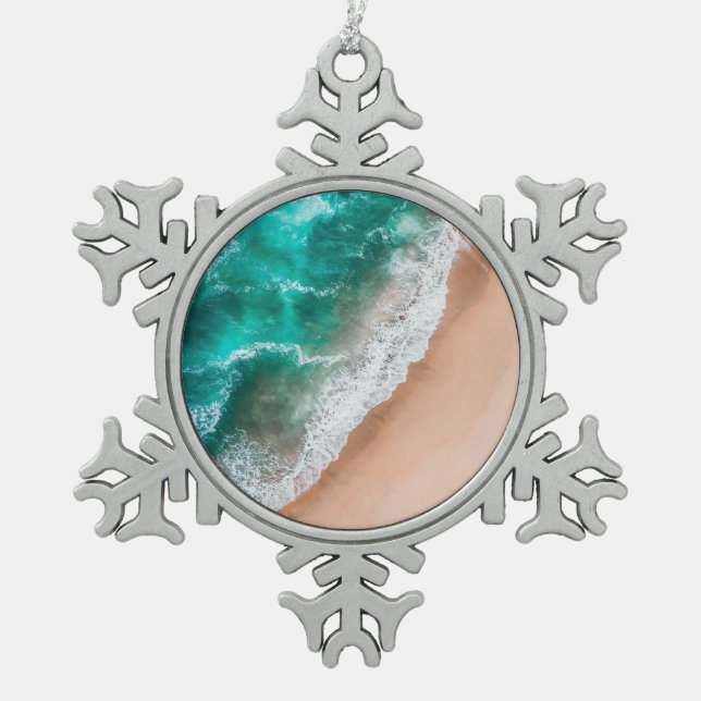 Waves am Sandy Beach Schneeflocken Zinn-Ornament (Vorderseite)