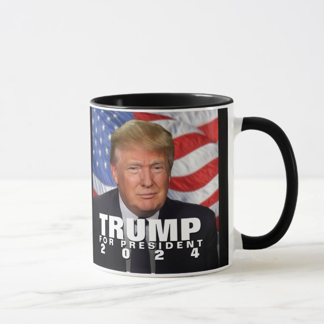 Waving Flag Donald Trump für Präsident 2024 Tasse (Rechts)