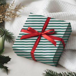 Wavy Modern Minimal Green & White Stripe Muster Geschenkpapier