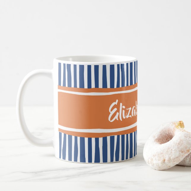 Wavy Painterly Stripes Orange und Blau mit Namen Kaffeetasse (Mit Donut)